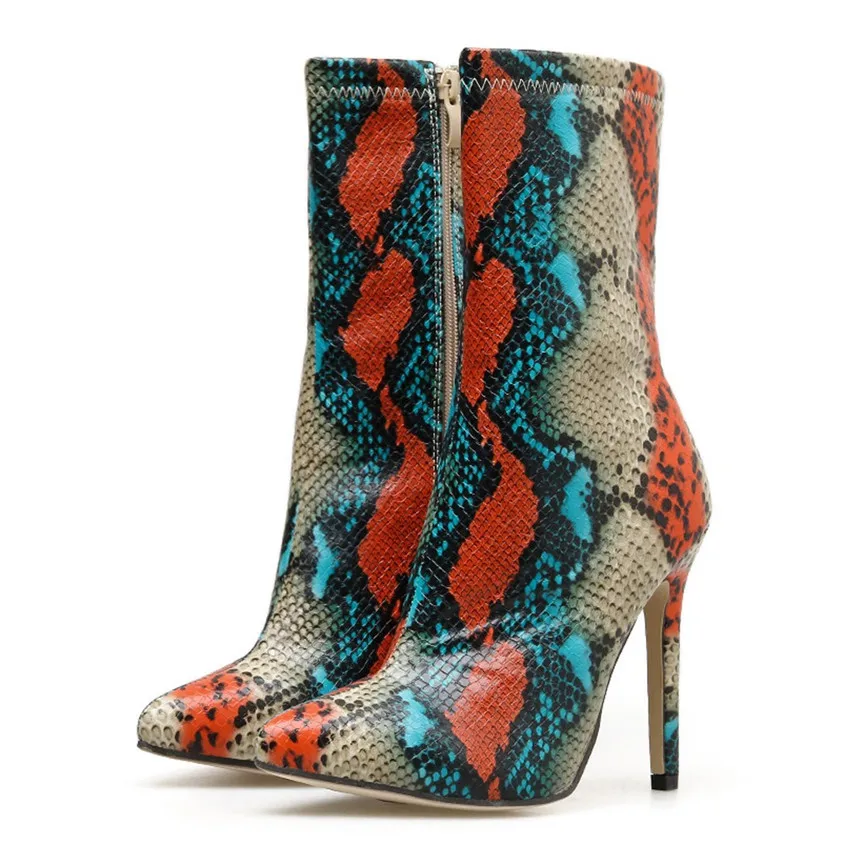 Женские ботильоны из змеиной кожи с острым носком на молнии сбоку каблуке зимние