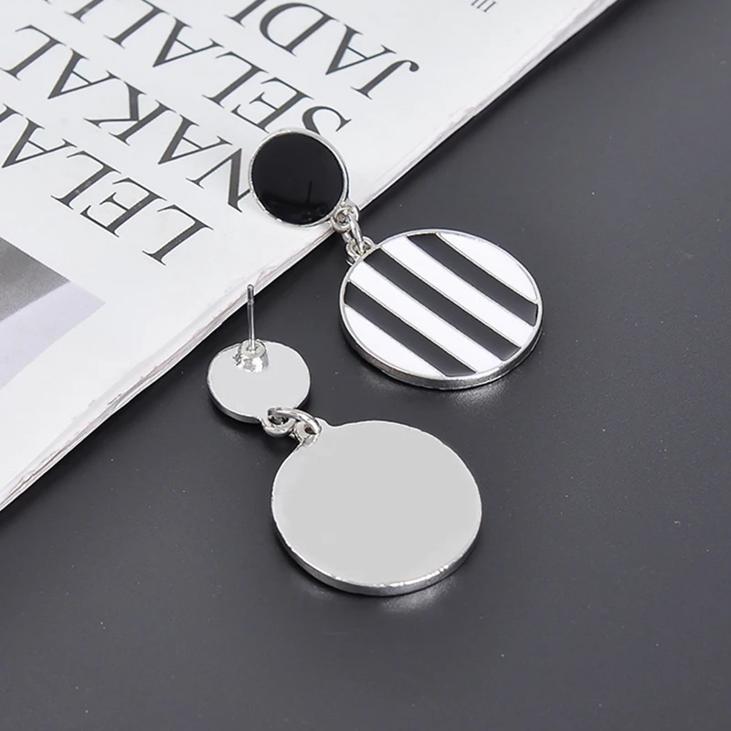 CARTER LISA простые черно-белые геометрические круглые висячие серьги в полоску для