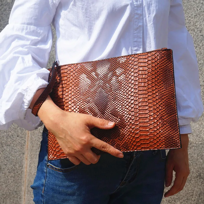 

NIGEDU Fashion 3D Python pattern Women Clutch Bag Brand Design Party Envelope Clutches for ladies wallet Free Card bag handbag