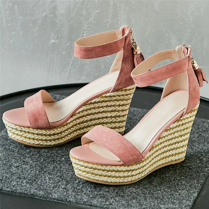 

Женские сандалии-гладиаторы из натуральной кожи на платформе и высоком каблуке с перекрестными ремешками; Женские вечерние туфли-лодочки с...