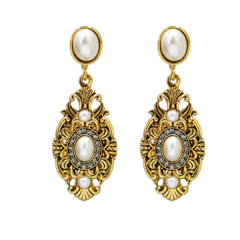 

High-quality pearl net red design niche French retro punk earrings