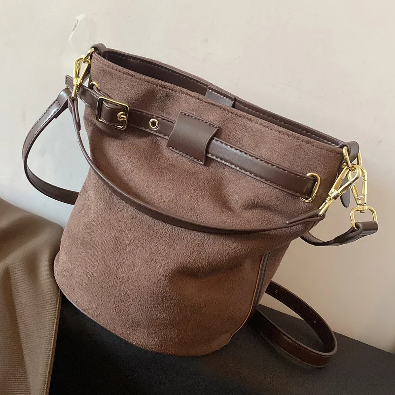 

Luxury Popular Small Bag Female Autumn and Winter 2021 New Fashion Niche One-shoulder Messenger Bag Wild Underarm Bucket Bag