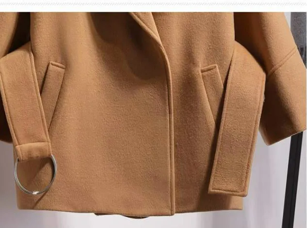 Женское Короткое шерстяное пальто с поясом куртка