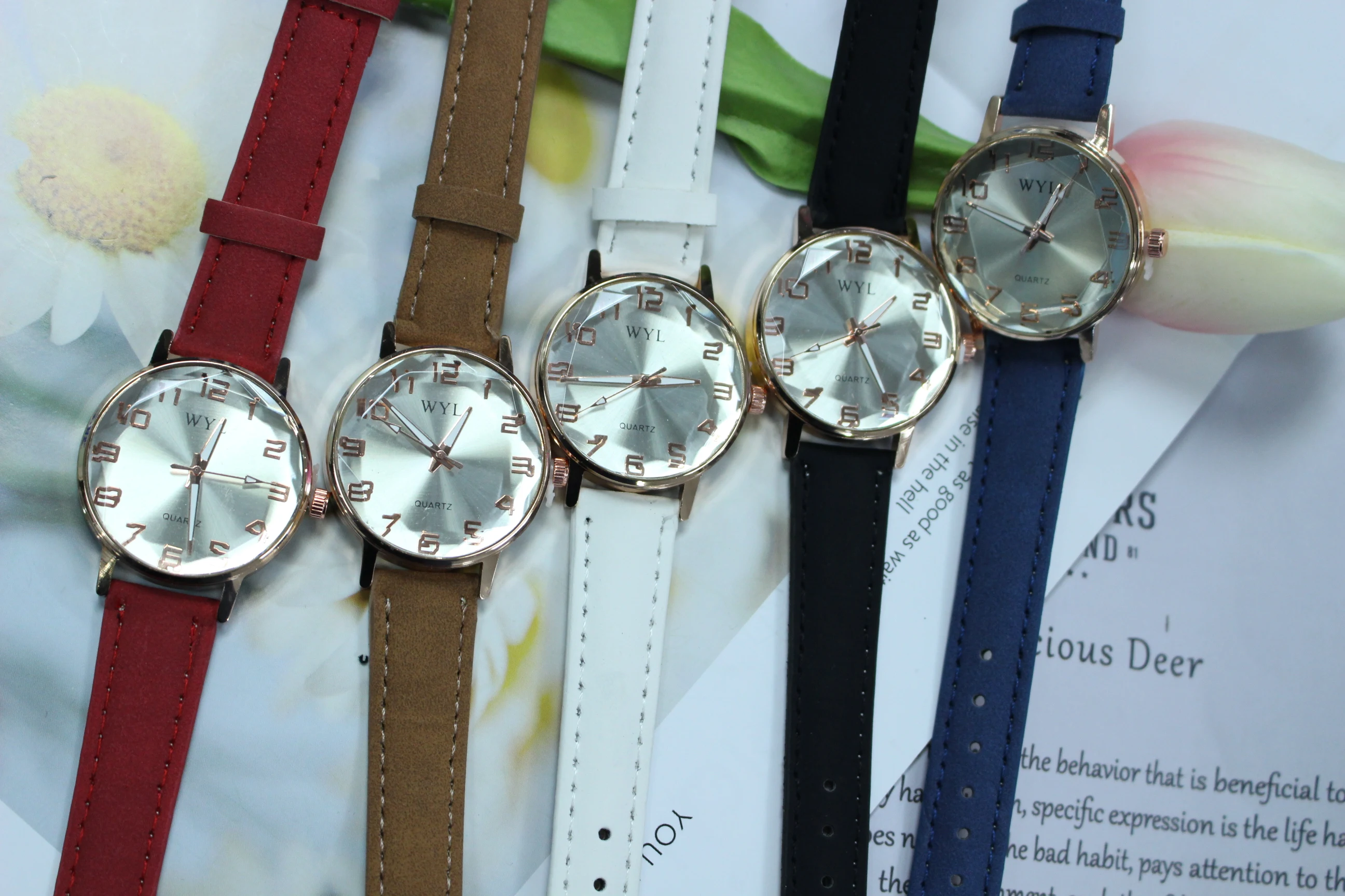 Часы наручные женские с кожаным ремешком модные повседневные Простые кварцевые