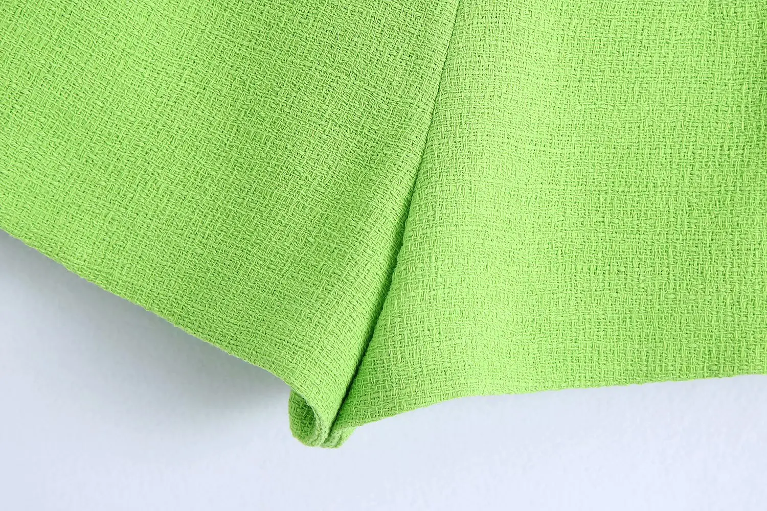 

2021 Summer New women's clothing buttoned texture Fluorescent green shorts Embossed button High waist casual shorts with pockets