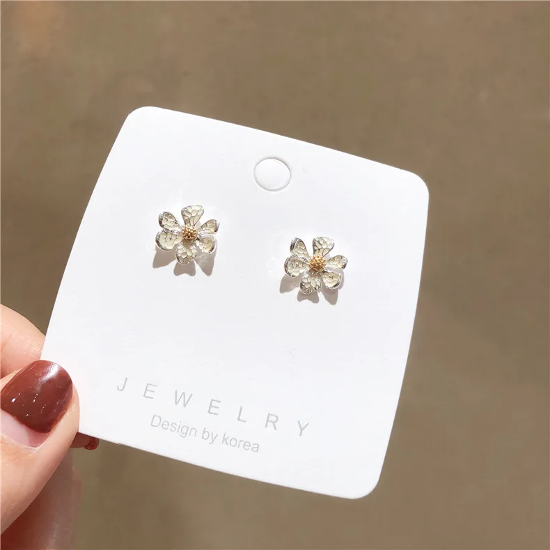 Милые простые серьги в стиле ретро с свежими листьями и цветами милые