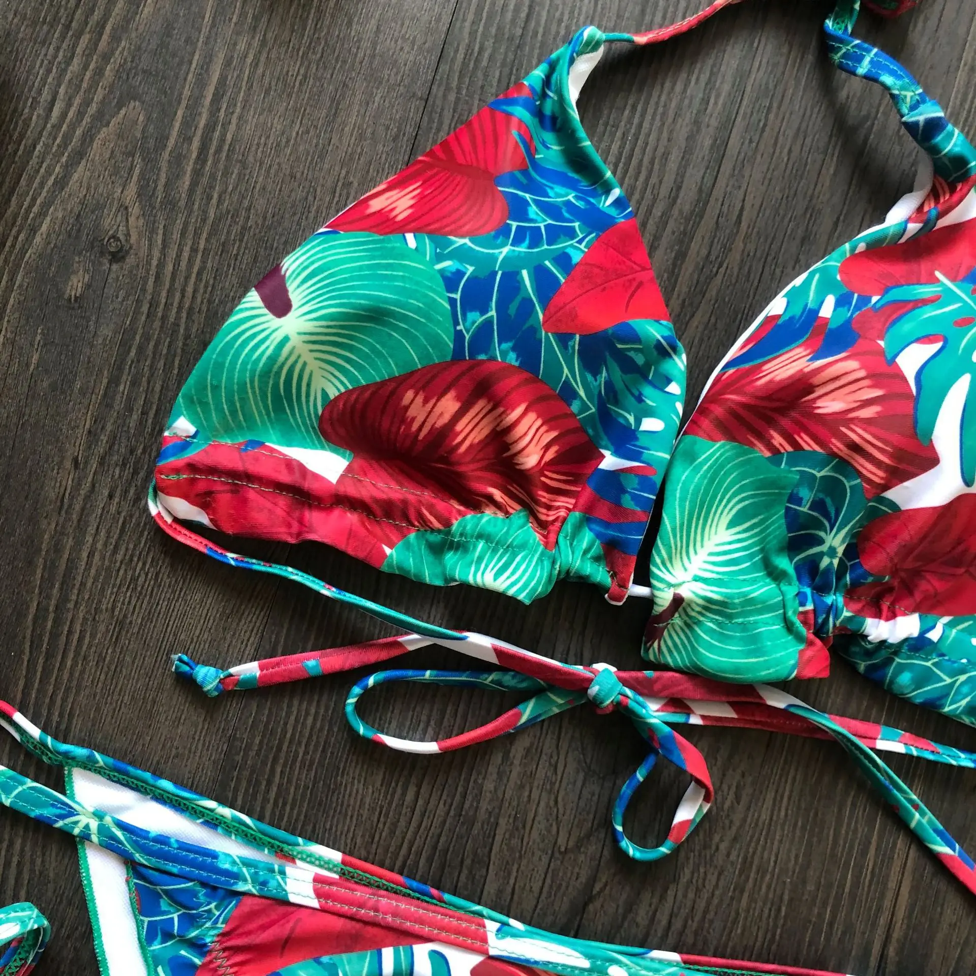 

2021 New Bikini Women Sexy Green Print Split Swimsuit Suits Drawstring Strap Low Waist Swimming Suit Swimwear on The Sea Summer