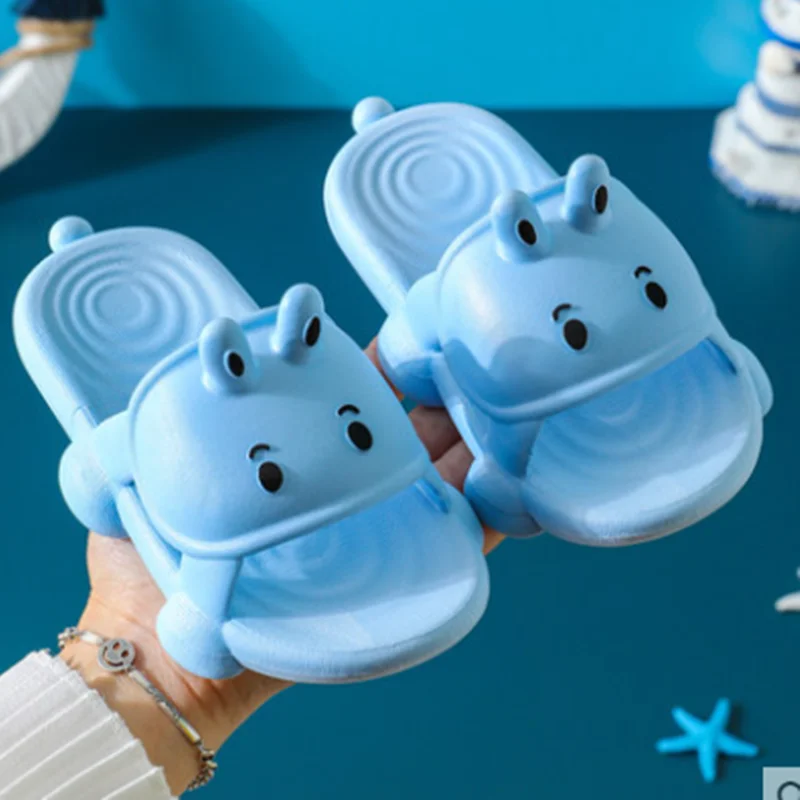 Тапочки пляжные унисекс милые Мультяшные шлепанцы мягкие Нескользящие из ПВХ