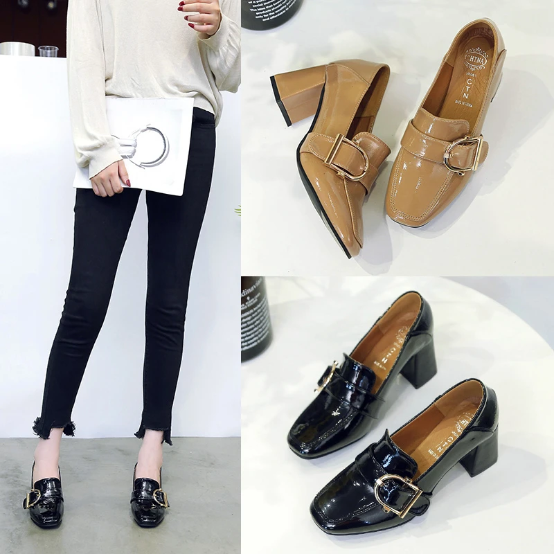 Выразительные Яркие кожаные туфли на высоком толстом каблуке с металлической