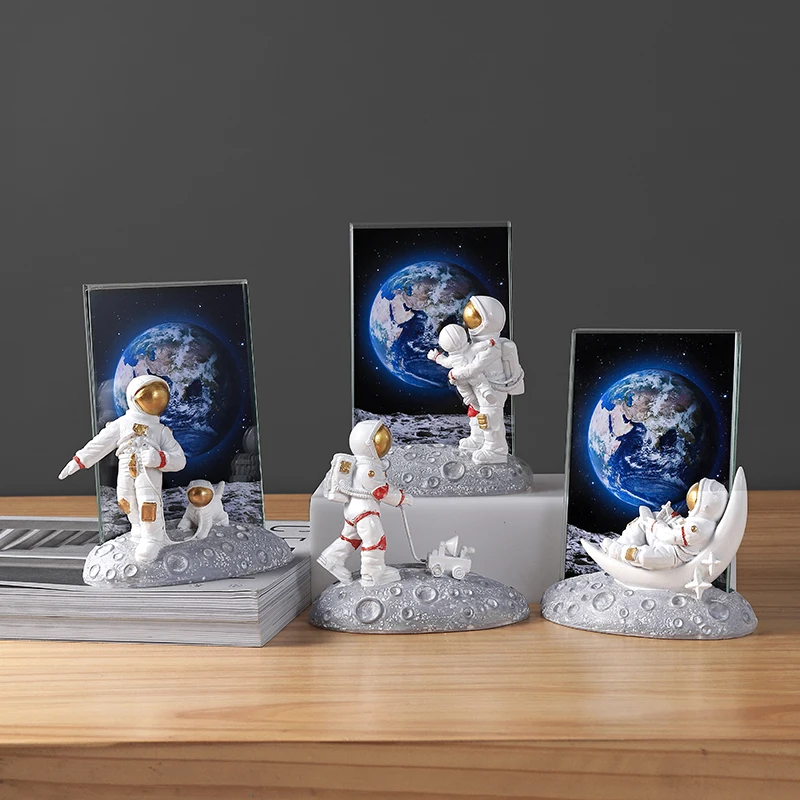 

European Style Resin Astronaut Photo Frame Statuette Bedroom Frames Living Room Home Accessories Decoration Modern Ornaments