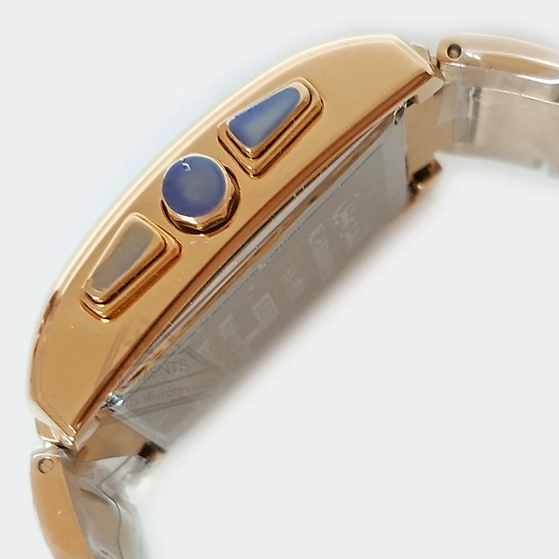 Запрограммированные для молитвы часы мусульманского мужчины и женщины с