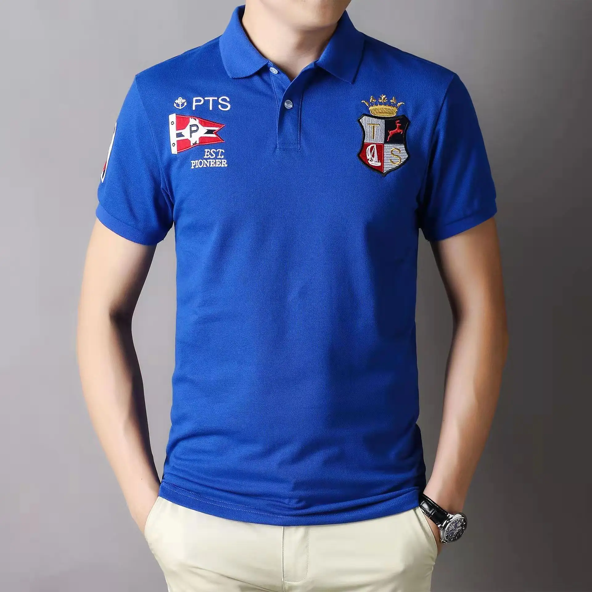 Мужская рубашка-поло с коротким рукавом и вышивкой | одежда