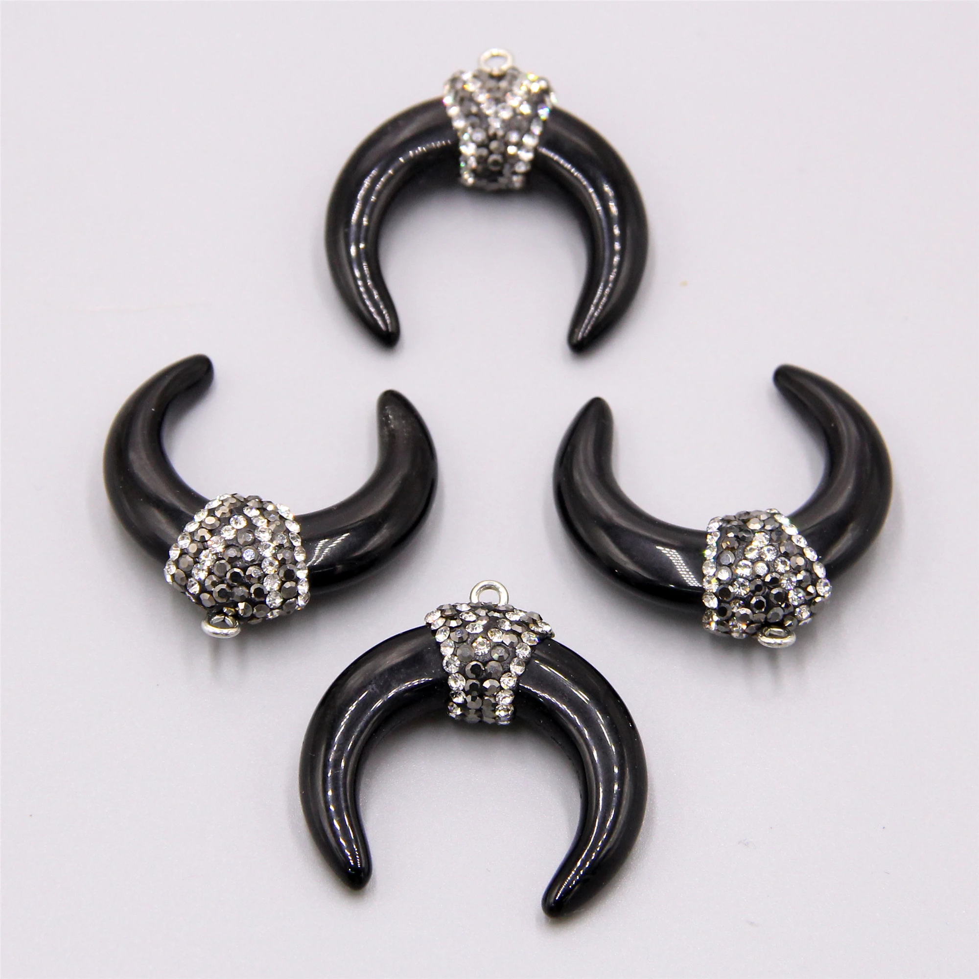 Подвески из натурального алебастра подвески с черным камнем полумесяц рожковый