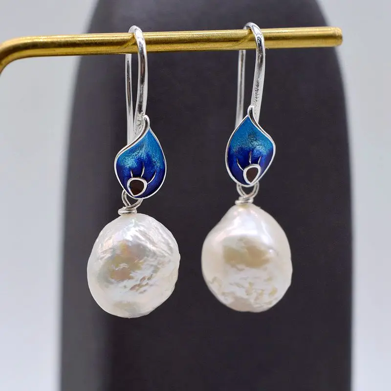 Винтажные эмалированные серьги. Белые серьги из натурального барочного жемчуга.