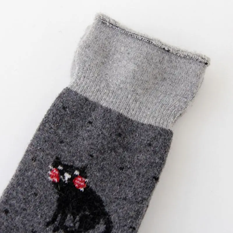 

4 Pairs Women Girls Winter Thicken Woolen Long Crew Tube Socks Cute Cartoon Christmas Reindeer Striped Printed Warm X5XD