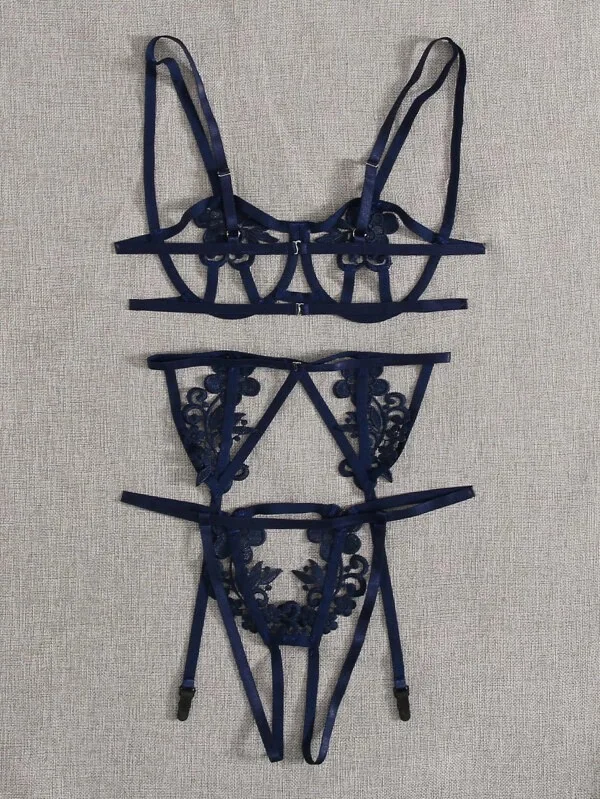 

Sexy embroidered bandage dew point three-point sexy sexy underwear set, free of sorrow and straight into