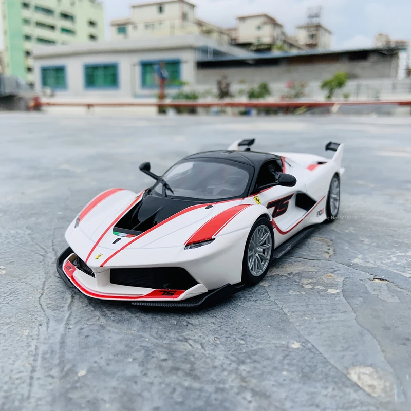 

Модель суперигрушечного автомобиля Bbuargo Ferrari 1:24 из сплава, 34 стиля, с управлением рулевым колесом, переднее колесо, игрушечный автомобиль