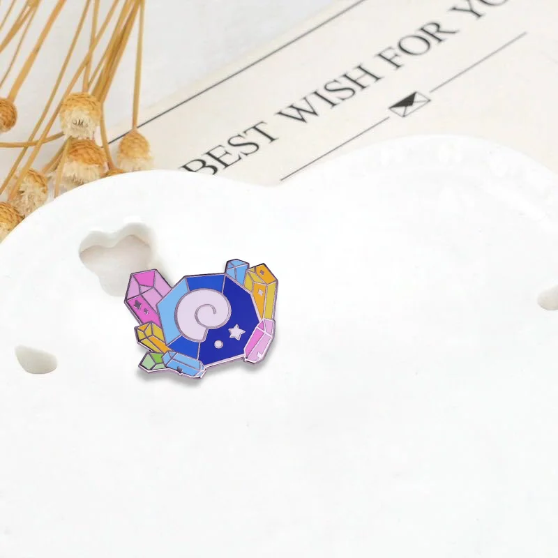 Эмалированная брошь с животными перекрещивающимися кристаллами | Украшения и