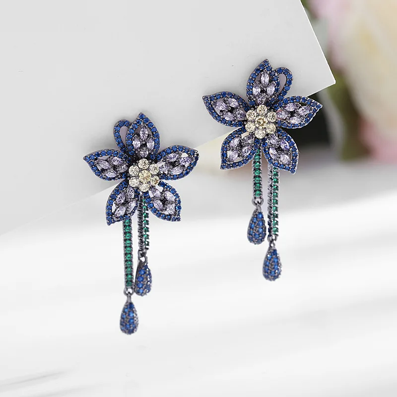 

Stereoscopic Flower Pendant Earrings For Women 2022 New Fashion Water Drop Petal Dangler Cubic Zirconia Sweet Stud Earring