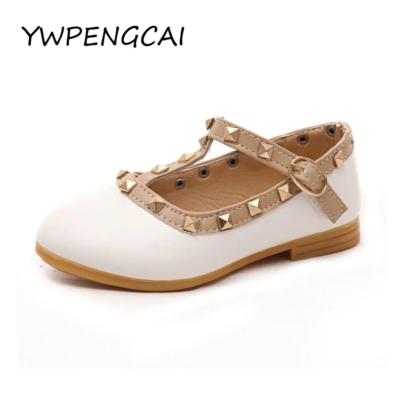 Туфли принцессы с заклепками для девочек мягкие блестящие туфли из