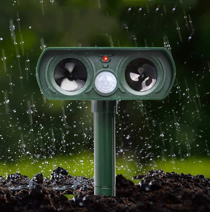 

Solar Powered Ultrasonic Animals Repeller Rat Cat Dog Deterrent Scarer Repellent for Outdoor Use Garden Supplies