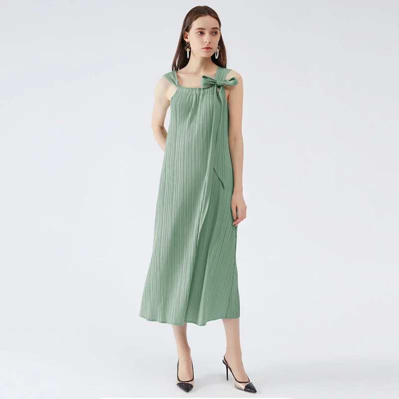 

Issey Miyake dress female 2022 summer female V-neck niche design sleeveless lace-up skirt Korean style loose mid-length skirt