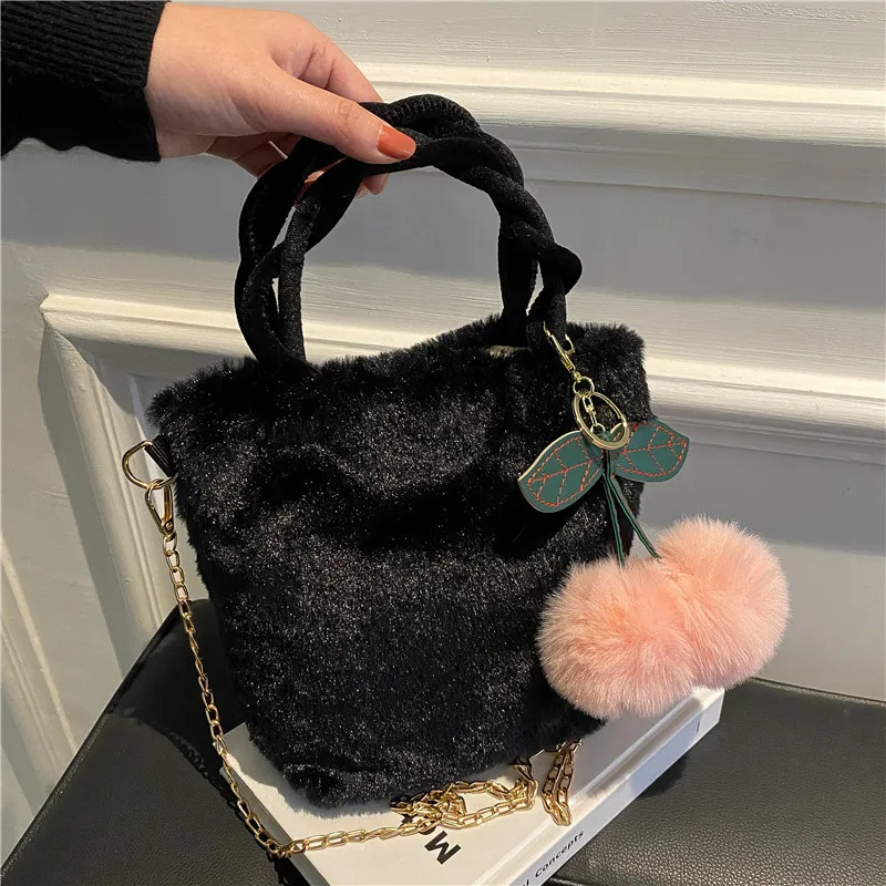 

Famous Brand Design Plush Bag Women 2021 Girl Hair Ball Chain Bag Messenger Bag Fashion Handbag Bucket Bag Shoulder Bag Purse
