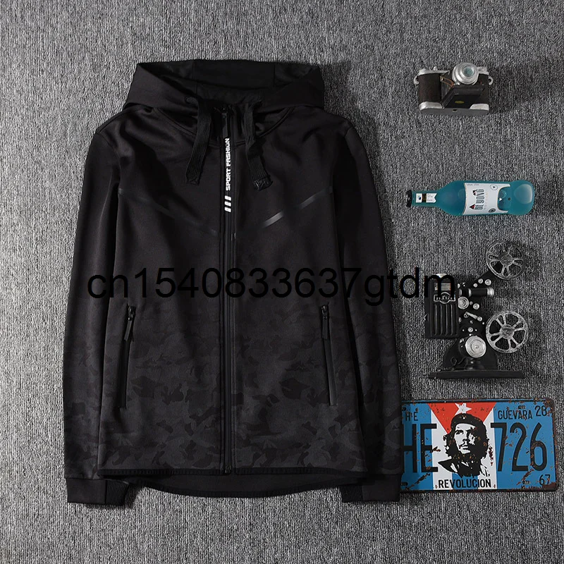 

Осенняя модная мужская куртка оверсайз с капюшоном и камуфляжным принтом