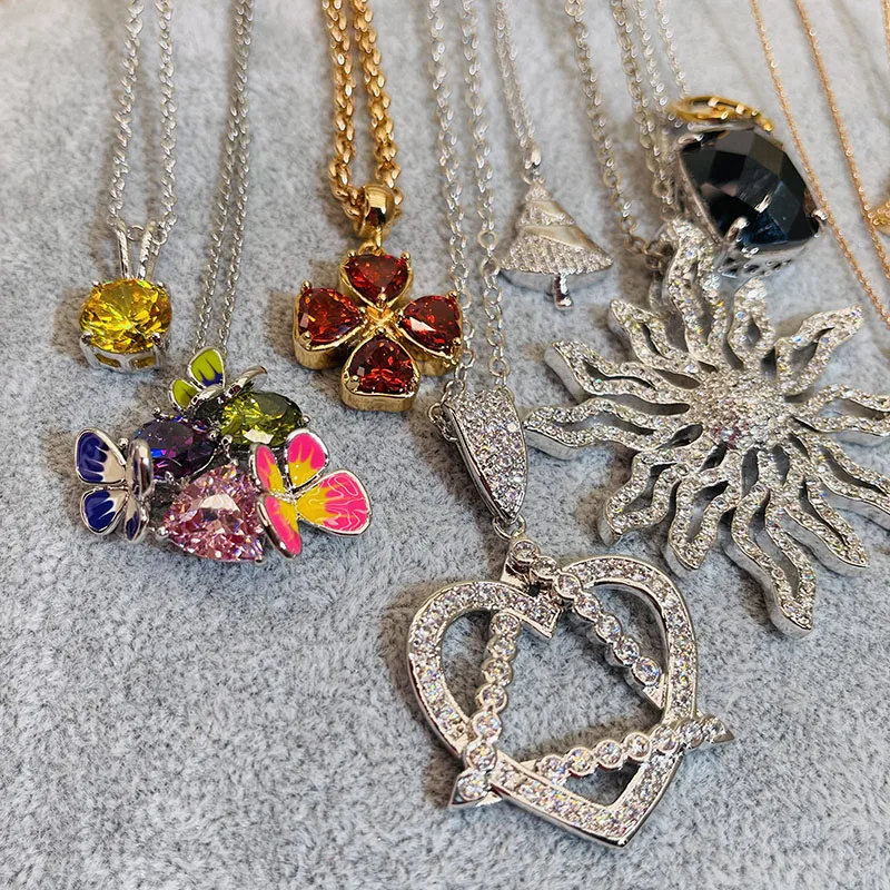 

12 Pcs/Lot Sparking AAA Zircon Four Leaf Clover Pendants Necklaces Crystal Heart Hanging Jewelry For Neck