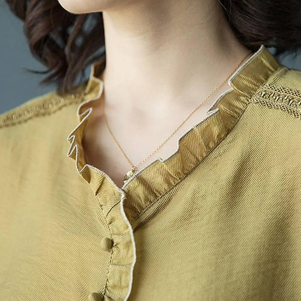 Рубашка женская летняя однотонная оверсайз с оборками V-образным вырезом и