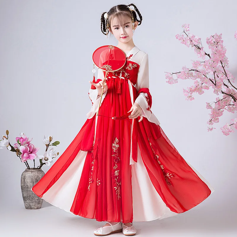 Китайское платье чонсам для девочки держащей букет невесты на свадьбе подружки