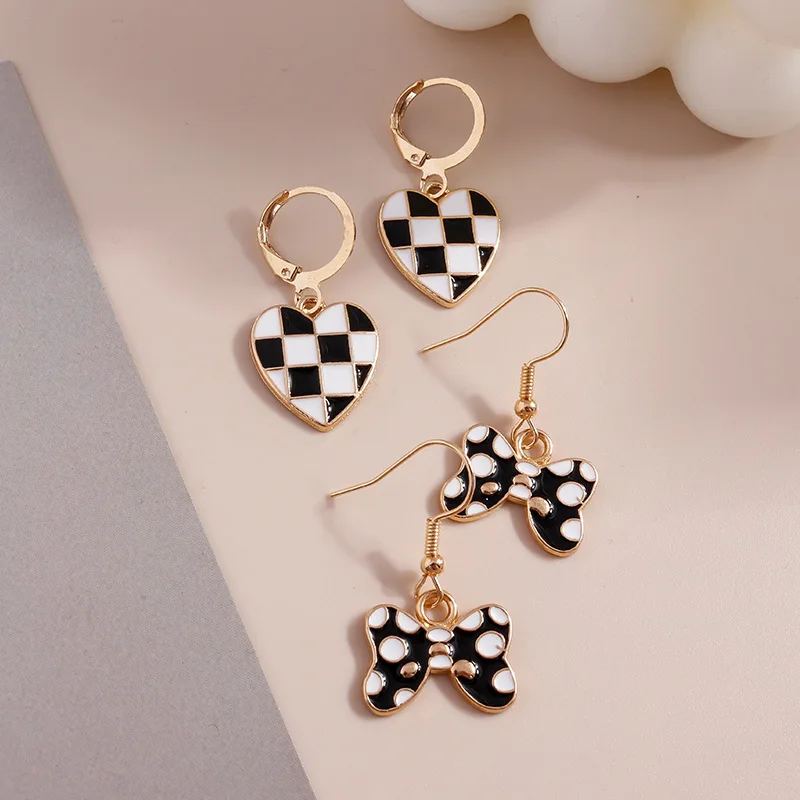 

Ornament Butterfly Element Black and White Color Matching Love Heart Earrings Earrings Wholesale New Earrings