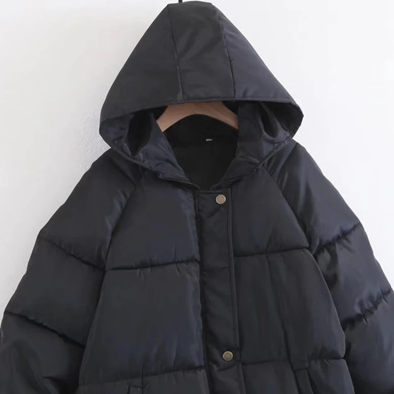 Зимняя женская хлопковая куртка средней длины мятно-зеленого цвета в