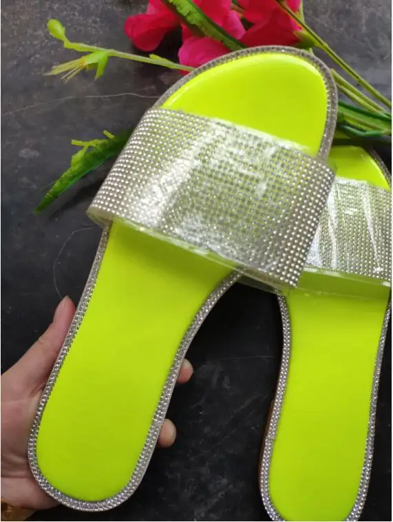 2020 Модные женские сандалии Обувь под змеиную кожу Блестящие стразы слипоны
