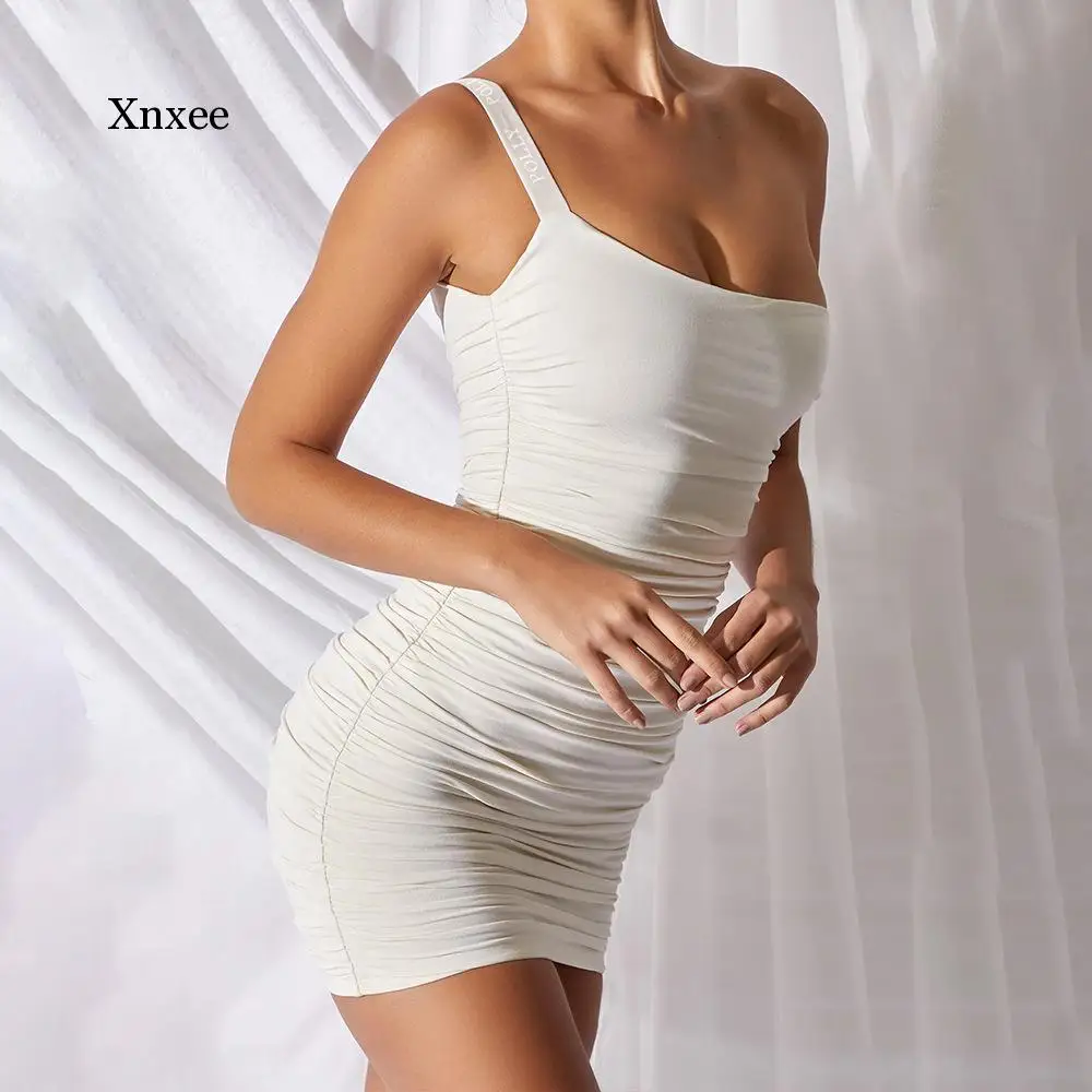 Асимметричное мини-платье на одно плечо со складками тонкое женское пикантное