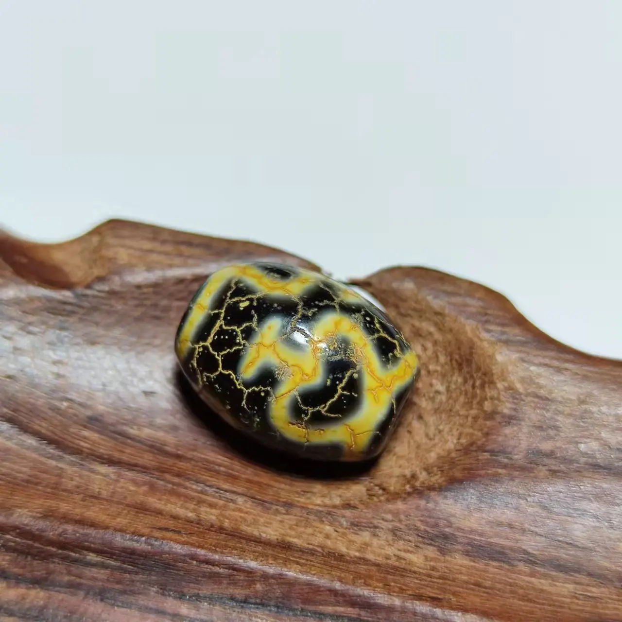 

Old Black/Beige Tibetan Aquarius Totem Dragon Pattern Agate Daluo Dzi Beads Men's&Women's Amulet Jewelry Bracelet Necklace DIY