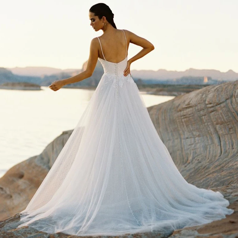 

White Spaghetti Straps Wedding Dresses For Women Brides Summer Boho Lace Appliques Bridal Dress A-Line Backless Wedding Gown