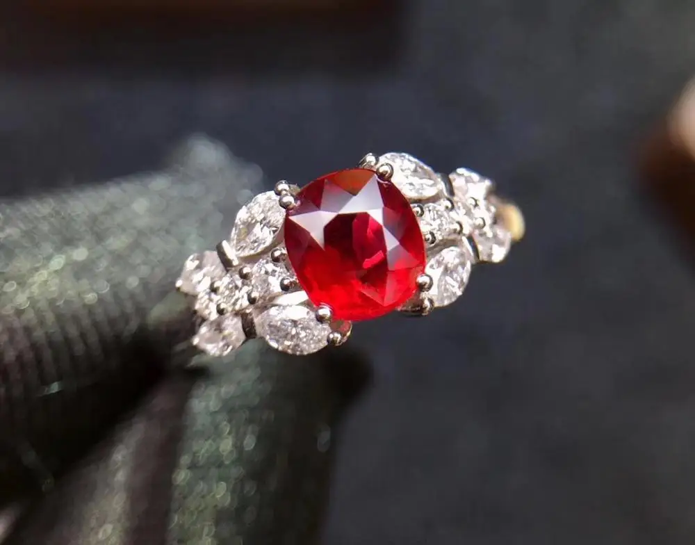 Кольцо женское из чистого 18 каратного золота с натуральным красным Рубином 1 01