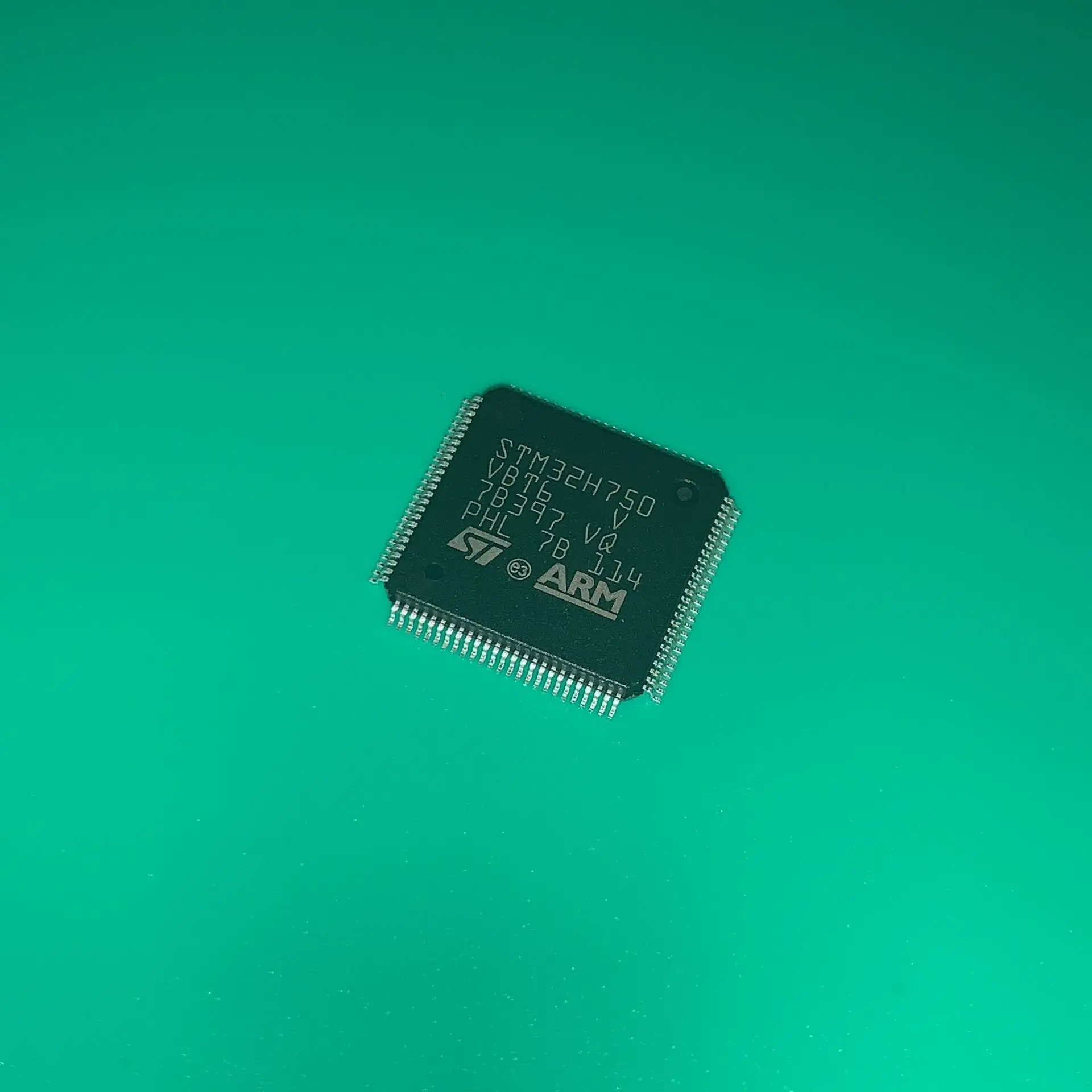 Микроконтроллер STM32H750VBT6 LQFP100 STM32H750 VBT6 IC 32 бит 128 Кб FLASH 100LQFP STM32H750VBT6TR STM32H 750VBT6 STM32 H750VBT6