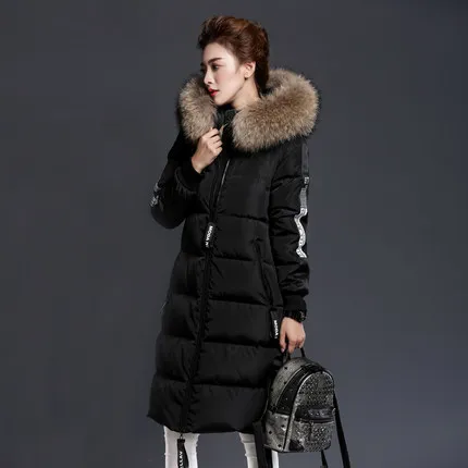 Зимняя женская куртка на утином пуху новая с натуральным енотом и надписью Rur