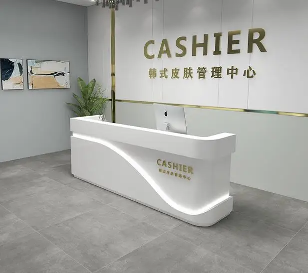 

Кассира для магазина одежды, простая современная изогнутая стойка для салона красоты, барная компания, небольшая приемная стойка