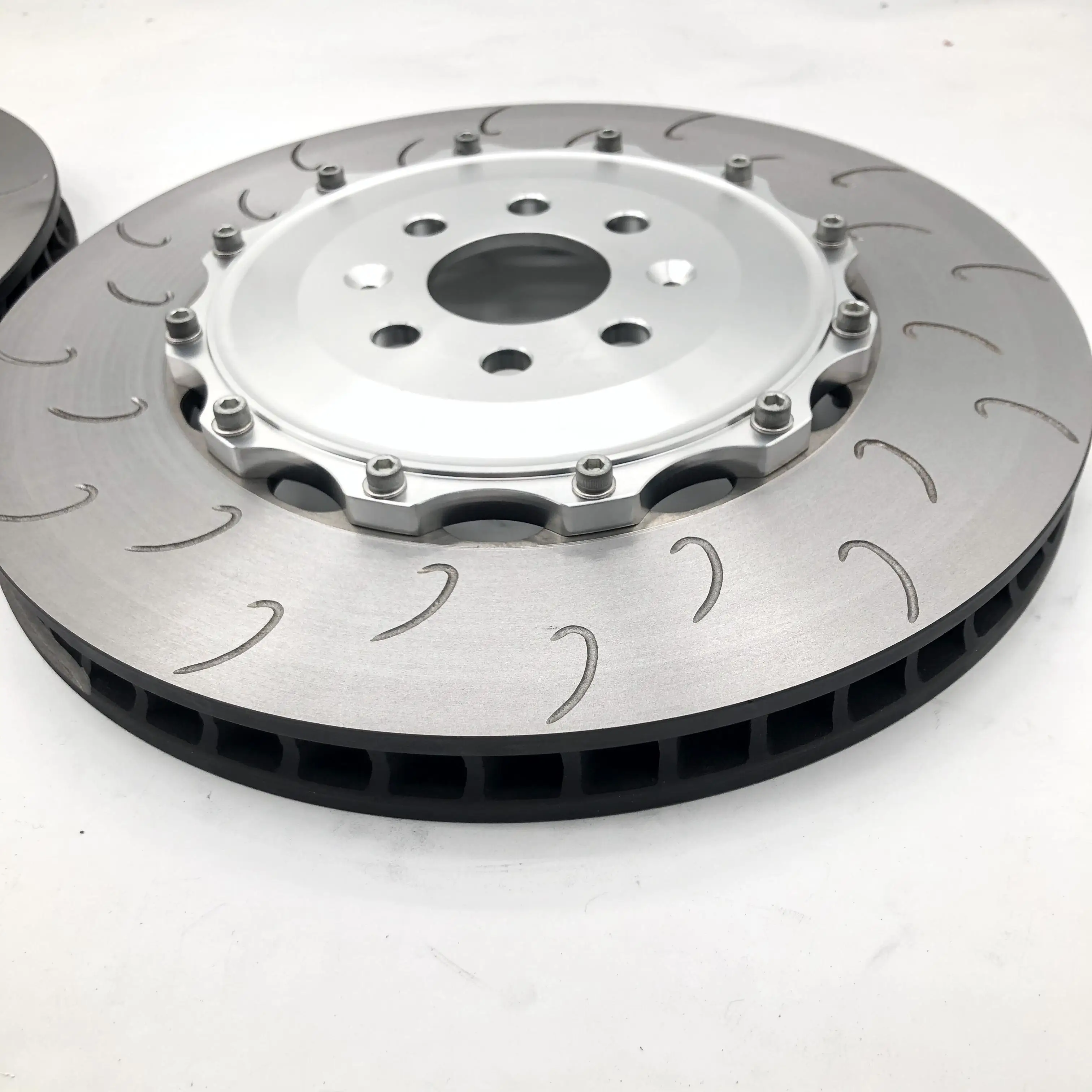 Тормозной диск 355x32mm. Тормозной диск 355 инфинити. Диск 355 32. Диск 355 32. Диск тормозной перфорированный на bmw e90.