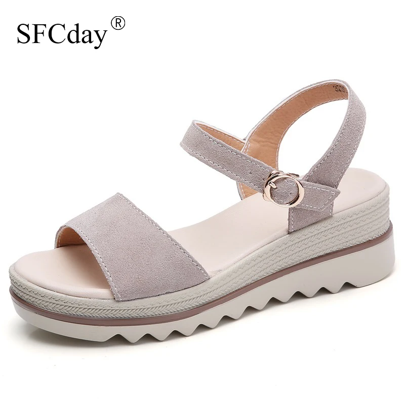 Женские сандалии с открытым носком черные на плоской платформе большой размер 35