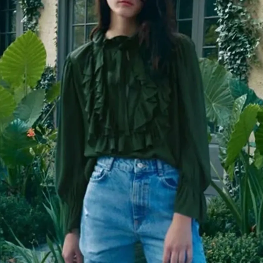

Женская блузка с оборками, зеленая блузка с круглым вырезом и длинным рукавом, эластичная рубашка с манжетами, модный осенний женский топ с ...