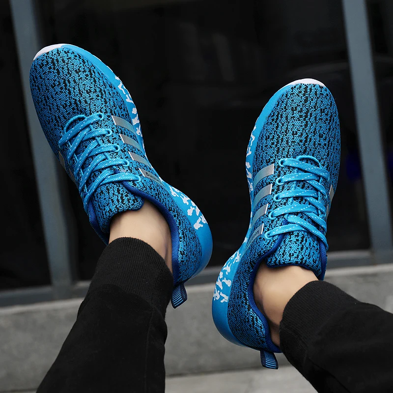 

Lightweight and Low-cut Keep Running Sports Shoes Popcorn Rubber Sole Man Sneakers Flying Woven Breathable Men's Casual Shoes