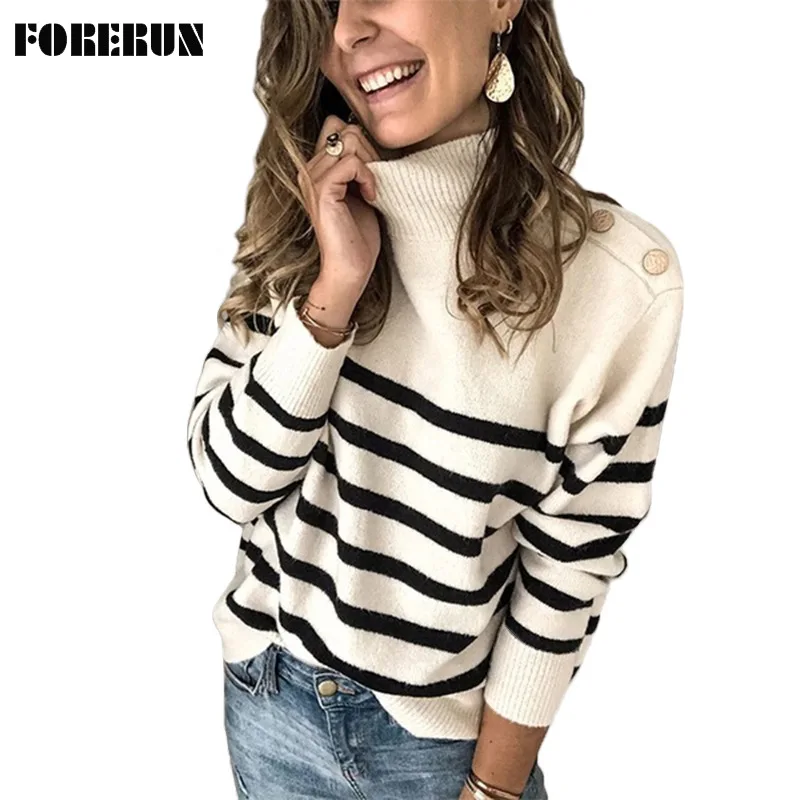 

Женский свитер с воротником-хомутом и длинными рукавами