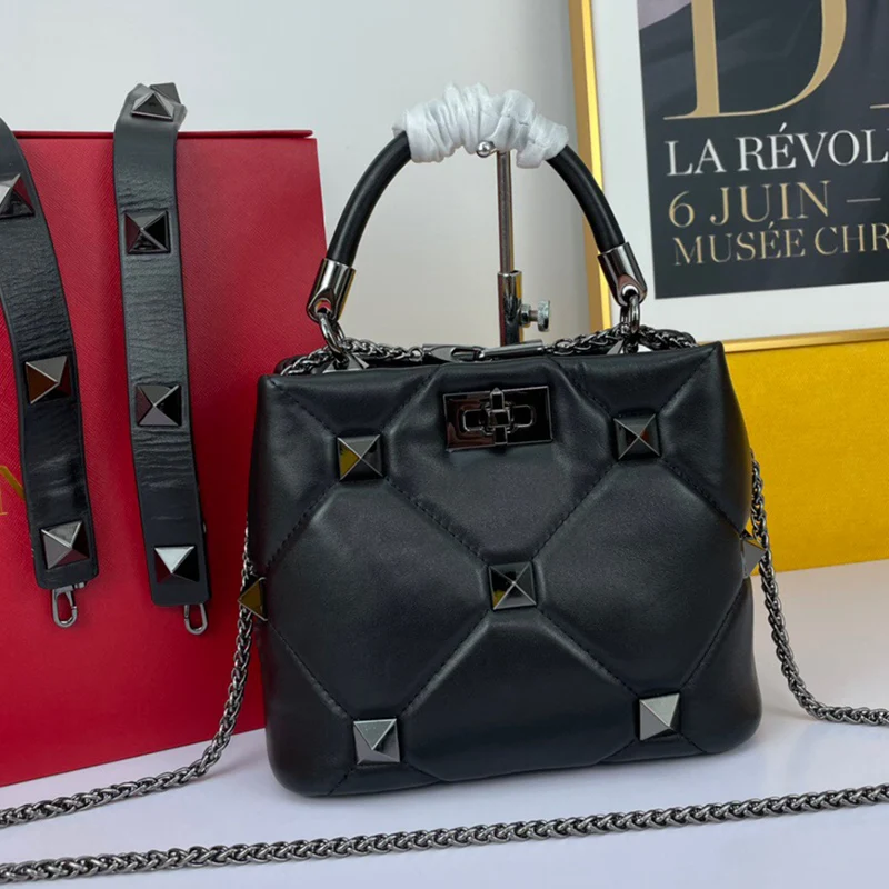 

Retro rhombus pattern rivets leather large-capacity handbags new fashion ladies shoulder bags metal chain messenger bags