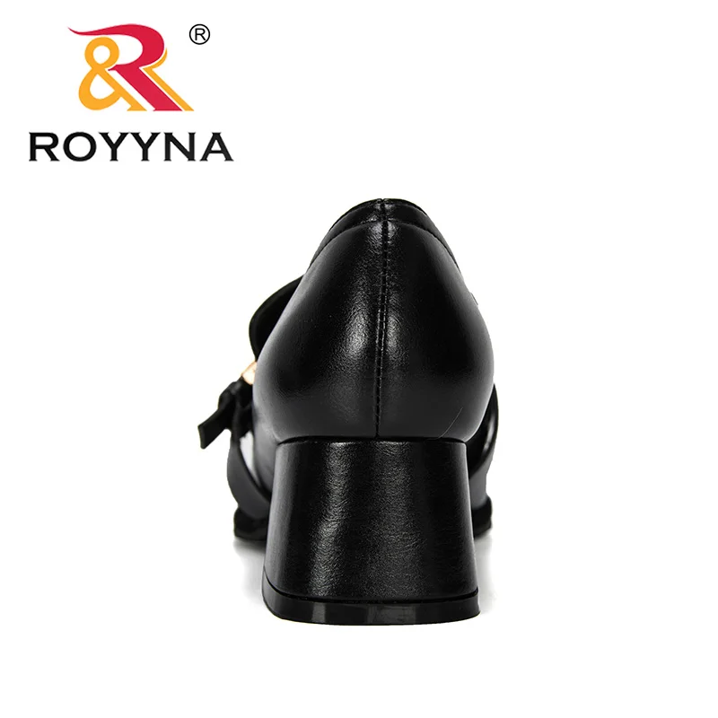 ROYYNA женские туфли-лодочки квадратный каблук круглый носок женские башмаки с пряжками Демисезонный элегантные микрофибра Дамская обувь; Zapatos De Mujer; большие размеры; удобные