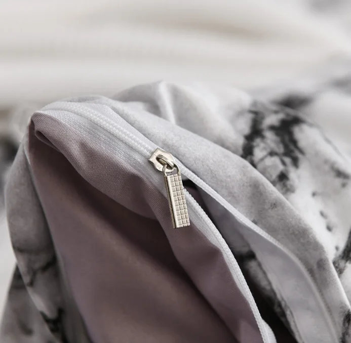 Однотонный окрашенный комплект пододеяльников и наволочки или простыня