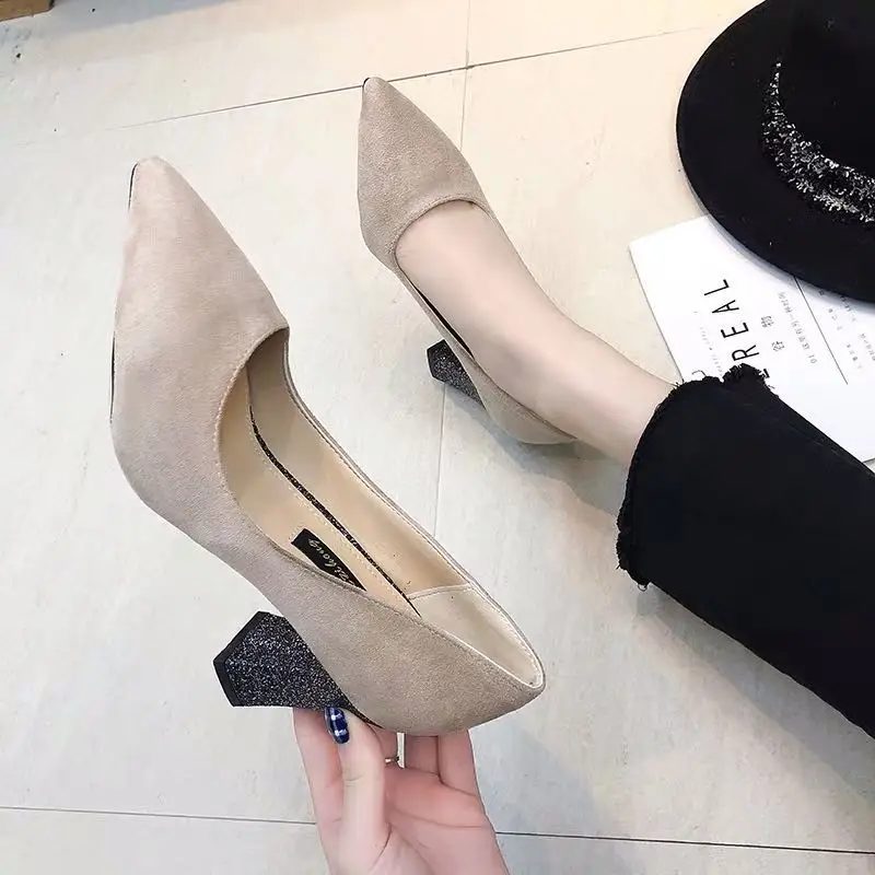 Новые весенние женские туфли в Корейском стиле на Высоком толстом каблуке с